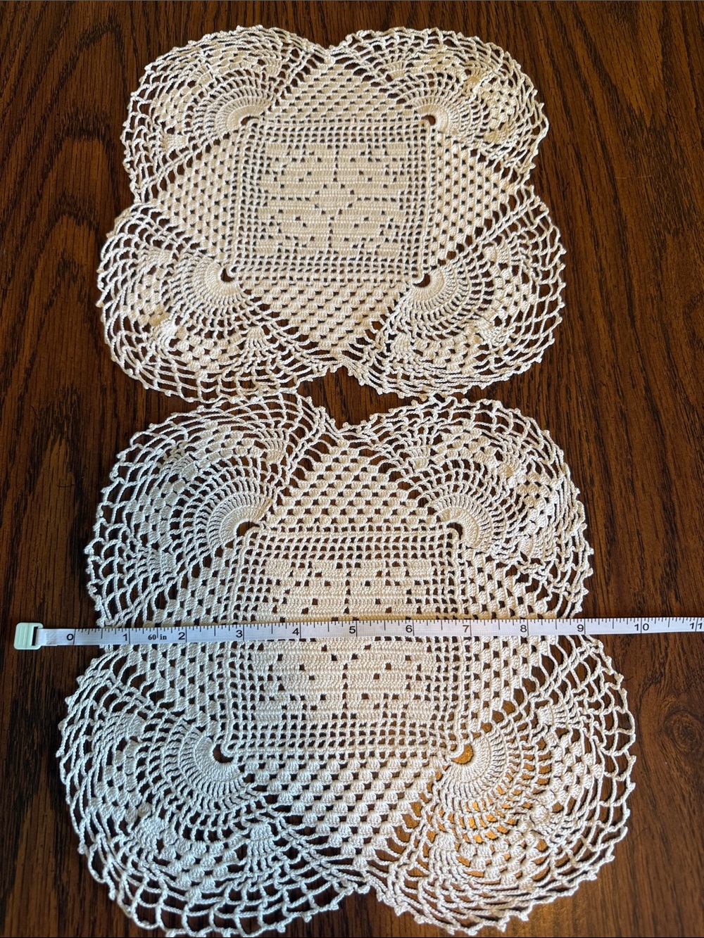 Set of 2 vintage Romanian 🇷🇴 crocheted doilies.